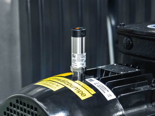 传感器从外部旋进水泵电机外壳上