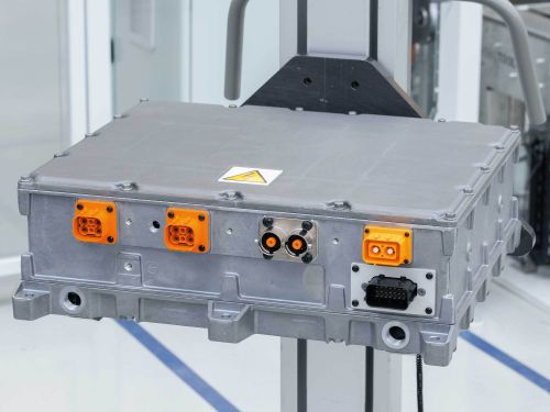 作为一个独立完整模块的车载充电器