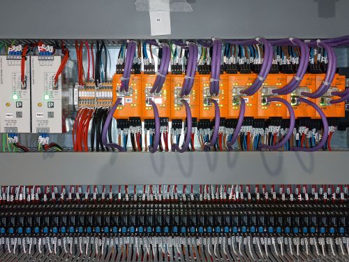 控制柜中的数字化技术