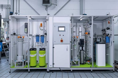 Process water treatment plant with various purity levels