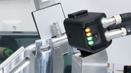 轮廓传感器检测空调管路上的充注阀