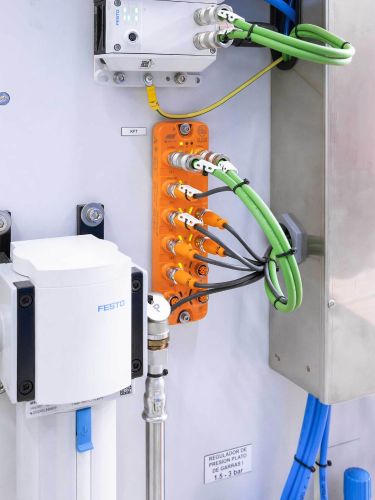 适用于现场的ifm IO-Link 主站，配备支持热插拔的 PROFINET 接口