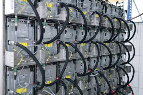 内河船舶氢气推进系统的32个低温型PEM燃料电池