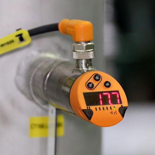 Temperature sensor in the cooling line