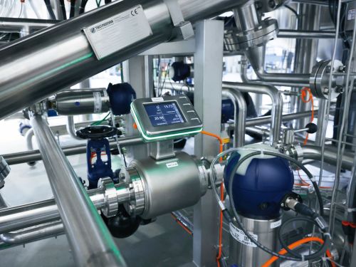 SM Foodmag电磁感应流量传感器安装在酿造系统上