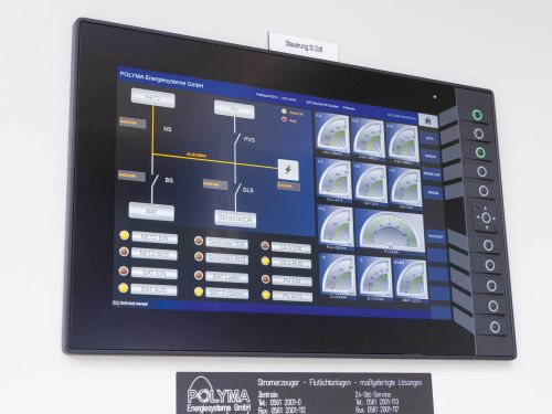 大尺寸触摸屏带有侧面控制按钮和方向键