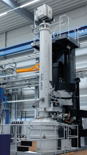 该设备使用柴氏工艺生长硅晶体。