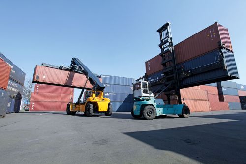 文章的预告图片： Reachstacker O3M. 3D摄像头警示障碍物