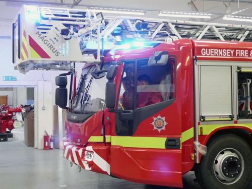 文章的预告图片： Emergency One. The video shows what is important with the ifm safety controls in the Emergency One fire engines.