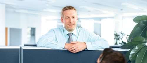 文章的预告图片： 联系我们. 通过电话、电子邮件或在线方式联系我们。