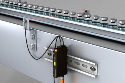 图为内置式的ifm OCF光纤传感器，用于检测难以识别的物体