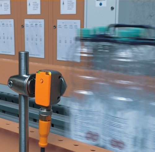 Ultraschallsensor bei der Abfrage transparenter Objekte, bsp. Flaschen