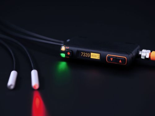 页面的预告图片： 易于设置的OCF光纤传感器. 在此了解光纤传感器的优点: 设置便捷、两路开关量输出等等