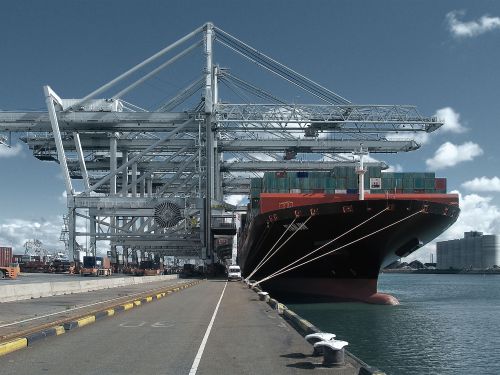 文章的预告图片： 港口自动化：提高港口运营效率. 了解我们基于智能传感器的系统解决方案以优化港口运营。