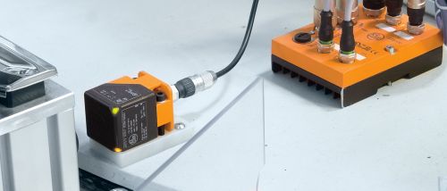 文章的预告图片： 通过 ifm 的 Y 形链路进行跟踪和追溯. 从生产到物流 - 降低生产故障率！