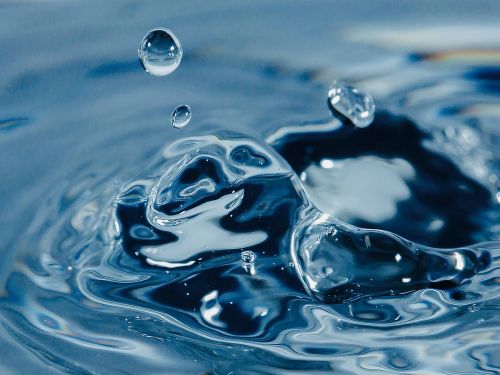 文章的预告图片： 水和污水处理. 为稀缺水资源的采购、处理和再利用提供创新的自动化解决方案。