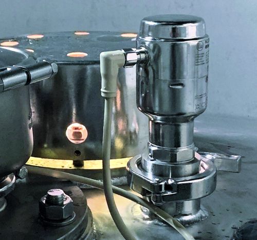 文章的预告图片： 雷达液位传感器. 非接触的测量方式让储罐、过程储罐、CIP罐甚至带搅拌器的混合罐中的液位检测不再是难题。